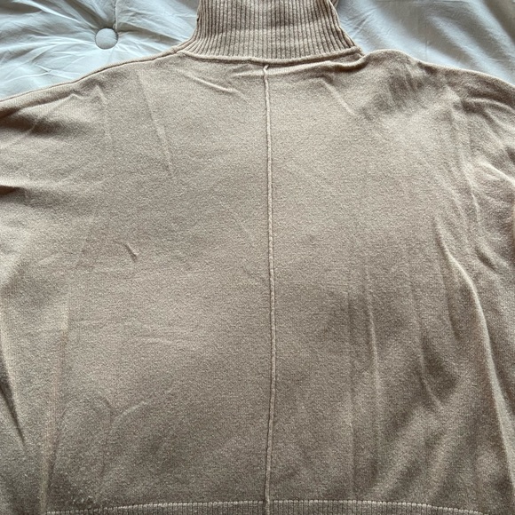 Cuyana Wool Cashmere Turtleneck Sweater - Picture 4 of 8